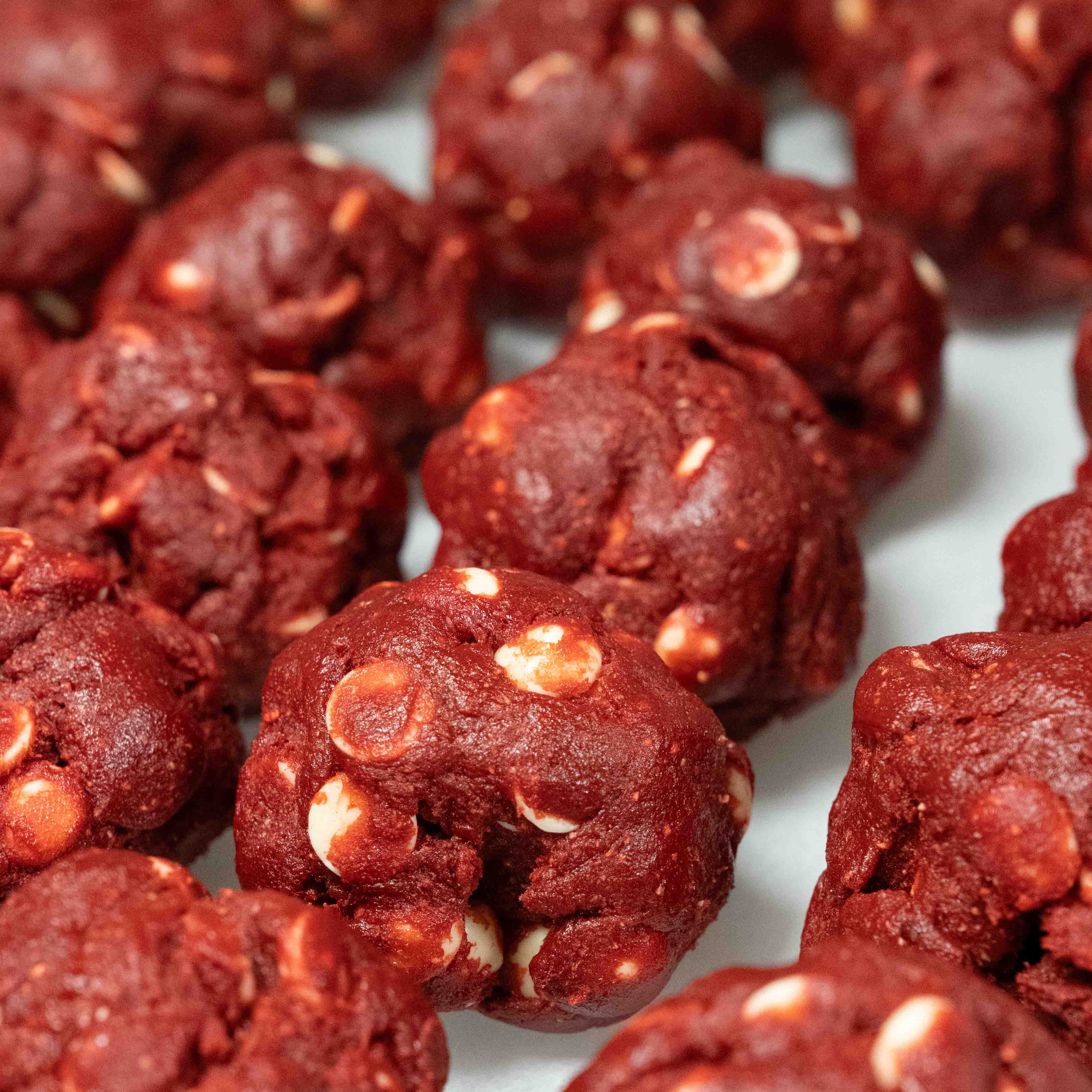 Cookie Red Velvet con chocolate blanco sin gluten de PUDL, estilo New York de 120 g